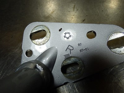 Audi A4 8K2 B8 Scharnier Klappenscharnier rechts 8K5827302AB ORIGINAL gebraucht - Heckklappe – Produktansicht 3