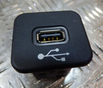 JEEP COMPASS II 2021 USB Port USB Ladeanschluss 5UV99LXHAA ORIGINAL gebraucht - Charging – Produktansicht 1