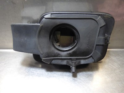 AUDI A8 4E Facelift Tankklappe Tankdeckel 4E0809857E schwarz LZ9Y – Produktansicht 3
