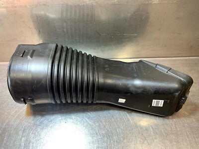 Porsche 981 Rohr für Ansaugstutzen Luftfilter Einheit Modul 98111002103 Links – Produktansicht 1