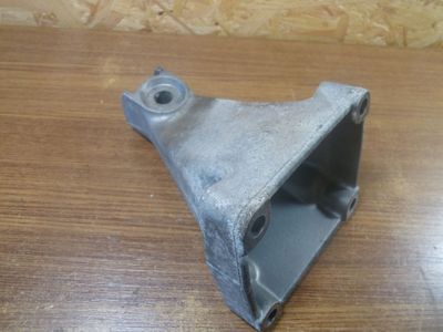 Merecedes-Benz Sprinter 2.7 CDI Motorhalter Motorträger rechts A6112230304 – Produktansicht 1