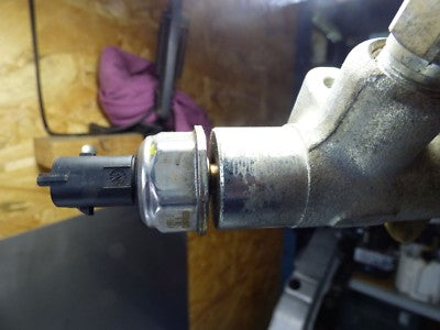 Opel Astra J 1.7 CDTI ORIGINAL gebraucht - Einspritzleiste mit Sensor Denso A5090 – Produktansicht 3
