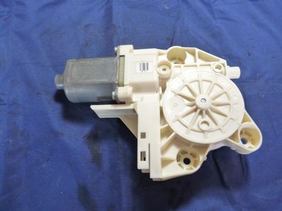 Ford Focus Style Bj.:2008 vorne links 4M5T-14A389 ORIGINAL gebraucht - Fensterhebermotor – Produktansicht 2
