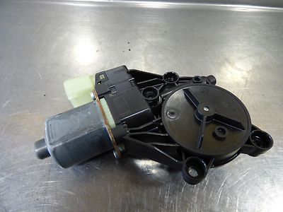 Ford Fiesta 1.0 Bj:2015 Fensterhebermotor vorne rechts 0130822619 – Produktansicht 2