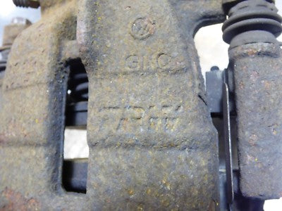 VW T5 2.0 TDI 4 Motion Multivan Caravelle Bremssattel Hinten Links 32329136 – Produktansicht 5