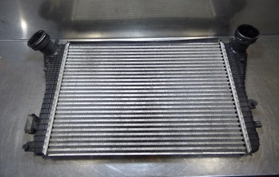 AUDI A3 8P VW 1.9 2.0 TDI Golf Passat Caddy III Touran Ladeluftkühler 1K0145803A – Produktansicht 1