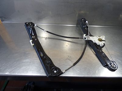BMW 1er 116i (E87) Fensterheber ohne Motor vorne links 7067795S / 7 067 795 S – Produktansicht 1