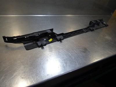 Porsche Boxster Cayman 981 Abstützung Halter Schweller Türeinstieg 98155562000 L – Produktansicht 3