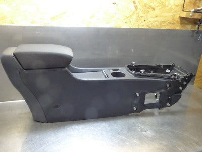 Opel Astra J 1.7 CDTI ORIGINAL gebraucht - Mittelkonsole Armlehne 13317404T | 13317404 T – Produktansicht 2
