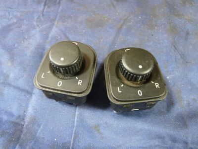 VW Passat 3C links oder rechts 1K0959565F / 1K0 959 565 F ORIGINAL gebraucht - Spiegelverstellung – Produktansicht 1