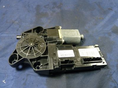 Renault Megane III Bj.:2009 Fensterhebermotor vorne rechts 807300005R – Produktansicht 1