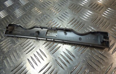 Porsche Boxster Cayman 987 DASH MOULD IN SILVER 987.552.585.01 ORIGINAL gebraucht - 987.552.585.02 – Produktansicht 2