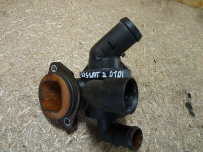 VW PASSAT 2.0 TDI Thermostatgehäuse / 03L 121 111 AE ORIGINAL gebraucht - 03L121111AE – Produktansicht 2