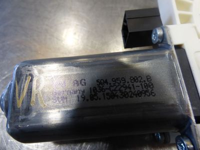 VW Passat Variant 3G B8 Fensterhebermotor hinten links 5Q4959802D ORIGINAL gebraucht - HighLine – Produktansicht 2