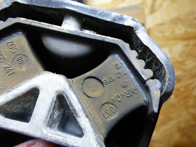 VW Crafter 2.5 TDI Original Motorhalter rechts = links A906241 – Produktansicht 4