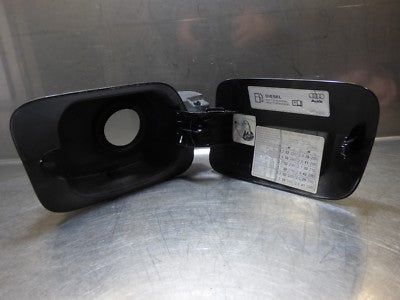 AUDI A8 4E Facelift Tankklappe Tankdeckel 4E0809857E schwarz LZ9Y – Produktansicht 4