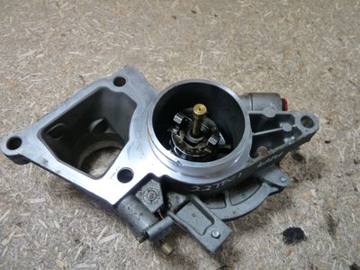 Ford Transit 2.2 TDCi Unterdruckpumpe XS7Q2A451BJ / XS7Q-2A451-BJ ORIGINAL gebraucht - Vakuumpumpe – Produktansicht 1