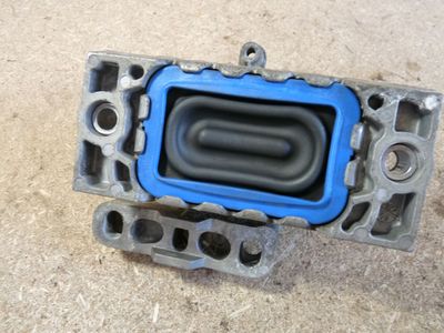 VW Passat 3C Lim. 2.0 FSI BLR Motorhalter 1K0199262 / 1K0 199 262 ORIGINAL gebraucht - Motorlager – Produktansicht 2