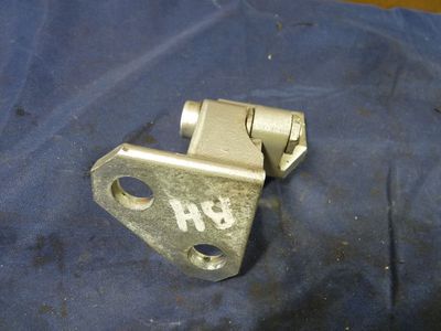 VW GOLF 5 1.9 TDI BXE Türscharnier hinten links / 1K0 833 401 C ORIGINAL gebraucht - 1K0833401C – Produktansicht 1