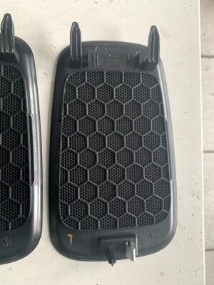 Porsche Boxster 981 Blende Lautsprecher Abdeckung Boxengitter L o. R 98155103700 – Produktansicht 3