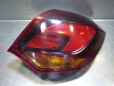 Opel Astra J 1.7 CDTI ORIGINAL gebraucht - Rückleuchte rechts 13306460 – Produktansicht 1