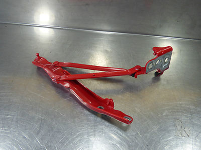 Original VW Beetle 5C 2016 Heckklappenscharnier Links 5C3827301D Tornadorot Rot – Produktansicht 1