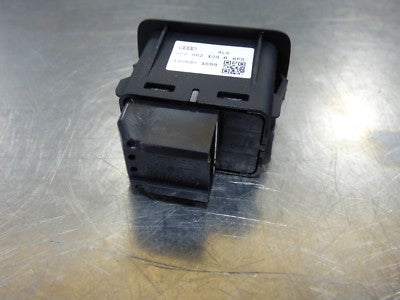 AUDI A4 B8 A5 Q3 Q5 Schalter Taster Alarm 4F0962109B ORIGINAL gebraucht - Diebstahlwarnanlage – Produktansicht 2