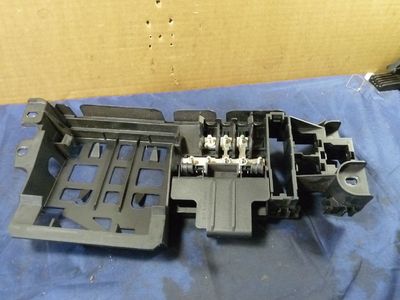 Audi A8 3.0 TDI V6 Quattro Relaisträger 4E0971845 / 4E0 971 845 ORIGINAL gebraucht - Hauptsicherung – Produktansicht 1