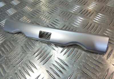 Porsche Boxster Cayman 987 DASH MOULD IN SILVER 987.552.585.01 ORIGINAL gebraucht - 987.552.585.02 – Produktansicht 1