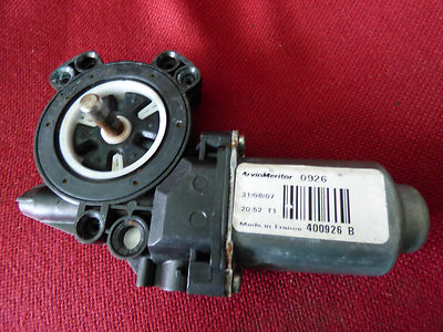 Nissan Navara Aventura Bj.: 2008 Fensterhebermotor hinten rechts 400926B – Produktansicht 1