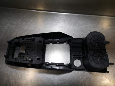 AUDI Q2 Orig. Mittelkonsole Soul 81C864261 ORIGINAL gebraucht - Verkleidung – Produktansicht 3