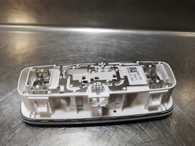 Audi Q2 A3 8V Leseleuchte hinten 8V0947111 8V0 947 111 ORIGINAL gebraucht - Innenleuchte – Produktansicht 2