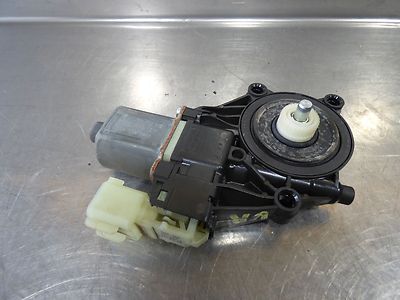 Ford Fiesta 1.0 Bj:2015 Fensterhebermotor vorne rechts 0130822619 – Produktansicht 1