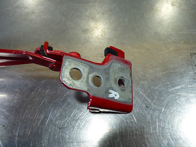 Original VW Beetle 5C 2016 Heckklappenscharnier Rechts 5C3827301D Tornadorot Rot – Produktansicht 3