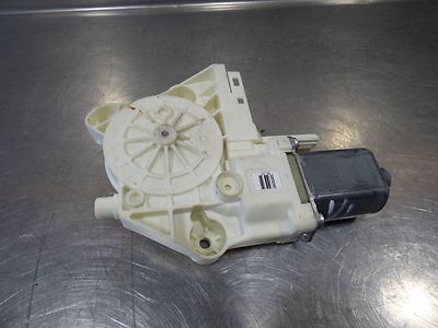 Ford Focus II 1.8 TDCI vorne links 4M5T-14A389 ORIGINAL gebraucht - Fensterhebermotor – Produktansicht 1