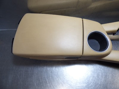 Porsche PANAMERA 970 Armlehne Mittelkonsole Getraenkehalter in Beige 97055311101 – Produktansicht 7
