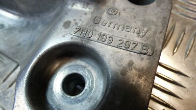 VW Transporter T5 2.5 TDI AXD BNZ Motorhalter 7H0199207B – Produktansicht 2