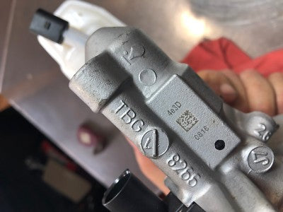 Audi A3 8V 8V1 Hauptbremszylinder mit Ausgleichsbehälter TRW 502611301G – Produktansicht 5