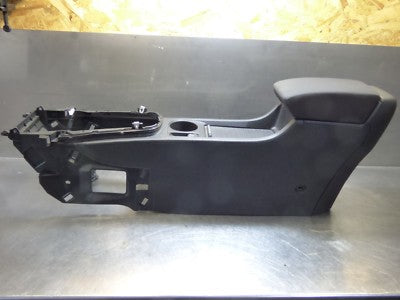 Opel Astra J 1.7 CDTI ORIGINAL gebraucht - Mittelkonsole Armlehne 13317404T | 13317404 T – Produktansicht 1