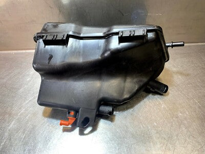 Porsche 981 S GTS Flüssigkeitsbehälter Ausgleichsbehälter Kühlmittel 98110604704 – Produktansicht 2