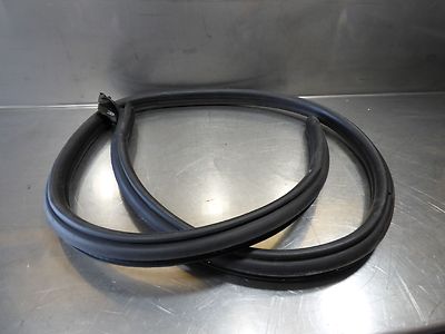 Porsche Boxster 986 2.7 Türdichtung rechts 98653707602 / 986.537.076.02 – Produktansicht 2