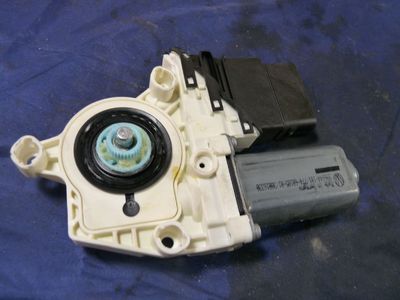 Skoda Octavia II 2.0 TDI hinten rechts 1K0959704E ORIGINAL gebraucht - Fensterhebermotor – Produktansicht 1