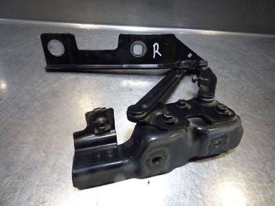 Opel Astra J 1.7 CDTI Motorhaube Scharnier rechts 13270788 – Produktansicht 1