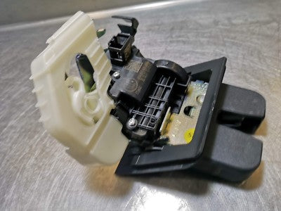 AUDI Q2 Orig.Heckklappenschloß Klappenschloß * NEUWERTIG * ORIGINAL gebraucht - 81A827505 – Produktansicht 3