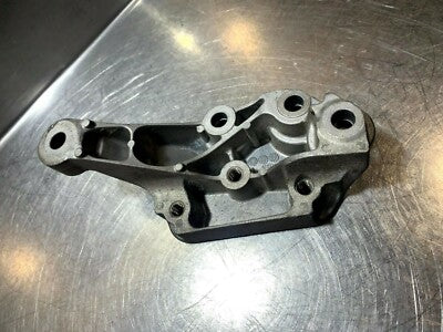 OPEL ASTRA K 2018 original Getriebehalter Halter Getriebe GM13364007 – Produktansicht 1