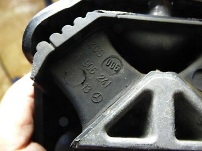 VW Crafter 2.5 TDI Original Motorhalter rechts = links A906241 – Produktansicht 7
