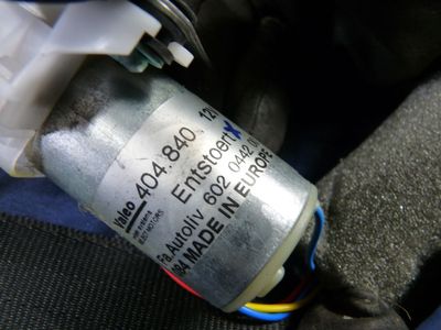 Audi A8 3.0 TDI V6 Quattro Sicherheitsgurt vorne links mit Stellmotor 4E2857705 – Produktansicht 4