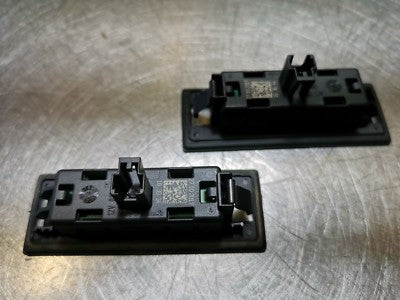 AUDI Q2 Orig. LED 8W6943021 NEUWERTIG ! 2 Stück ORIGINAL gebraucht - Kennzeichenbeleuchtung – Produktansicht 2
