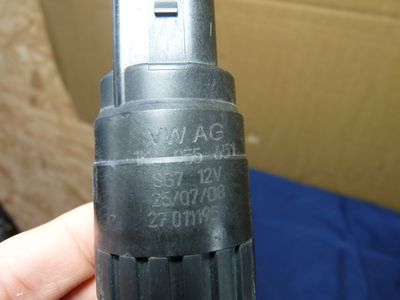 Skoda Octavia II. 2.0 TDI 16V 1K0955651 / 1K0 955 651 ORIGINAL gebraucht - Wischwasserpumpe – Produktansicht 1