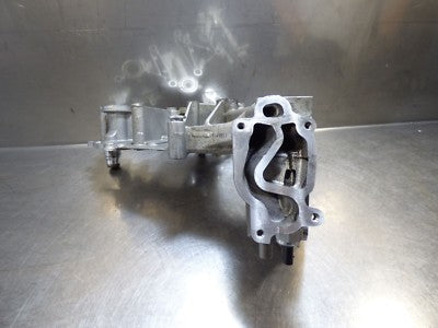 Opel Insignia 2.0 CDTI B20DTH Hochdruckpumpe Ölfiltergehause Halter Konsol – Produktansicht 3